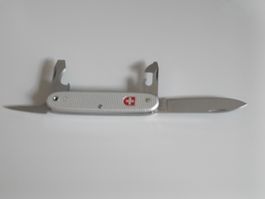 Très beau Couteau militaire Victorinox 83 rare .
