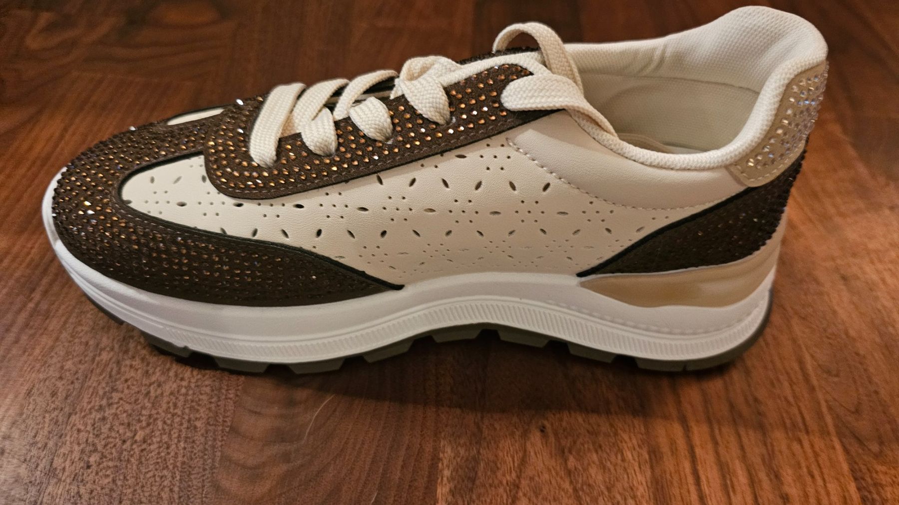 Scarpe da donna: Sneakers neu Grösse 38 – Nuovo (secondo la descrizione) da Stansstad venduto da Teilnehmer1 1