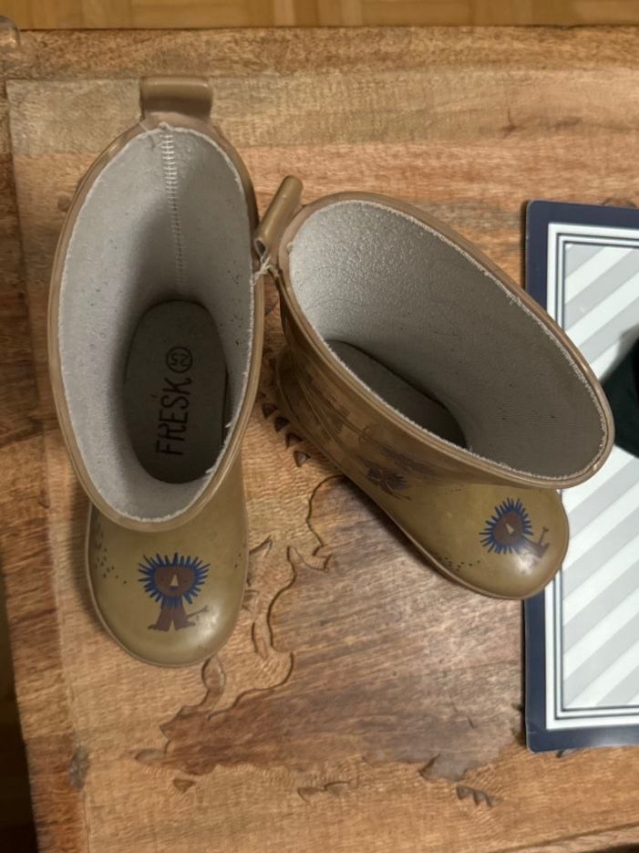 Walder Scarpe per ragazzi: Kids' Rain Boots - Size 25 – Usato da Zürich venduto da ysinno 2