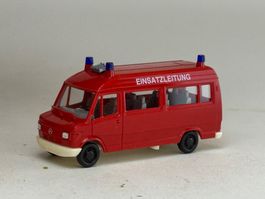 VE1- Herpa Mercedes Feuerwehr Bus