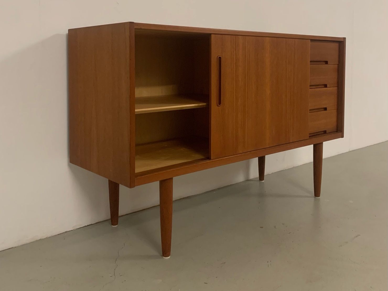 Knoll Cassettiere: MidCentury Teak Sideboard Nils Jonsson – Usato da Basel venduto da MidMod20C 3