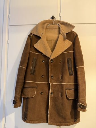 Cappotto D&G vintage in montone, caldo ed elegante.
