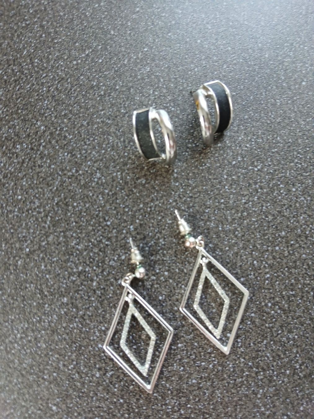 Orecchini pendenti & Orecchini a lobo: Modeschmuck: Ohrringe, 2 Paar, neuwertig – Usato da Scherz venduto da dref 1