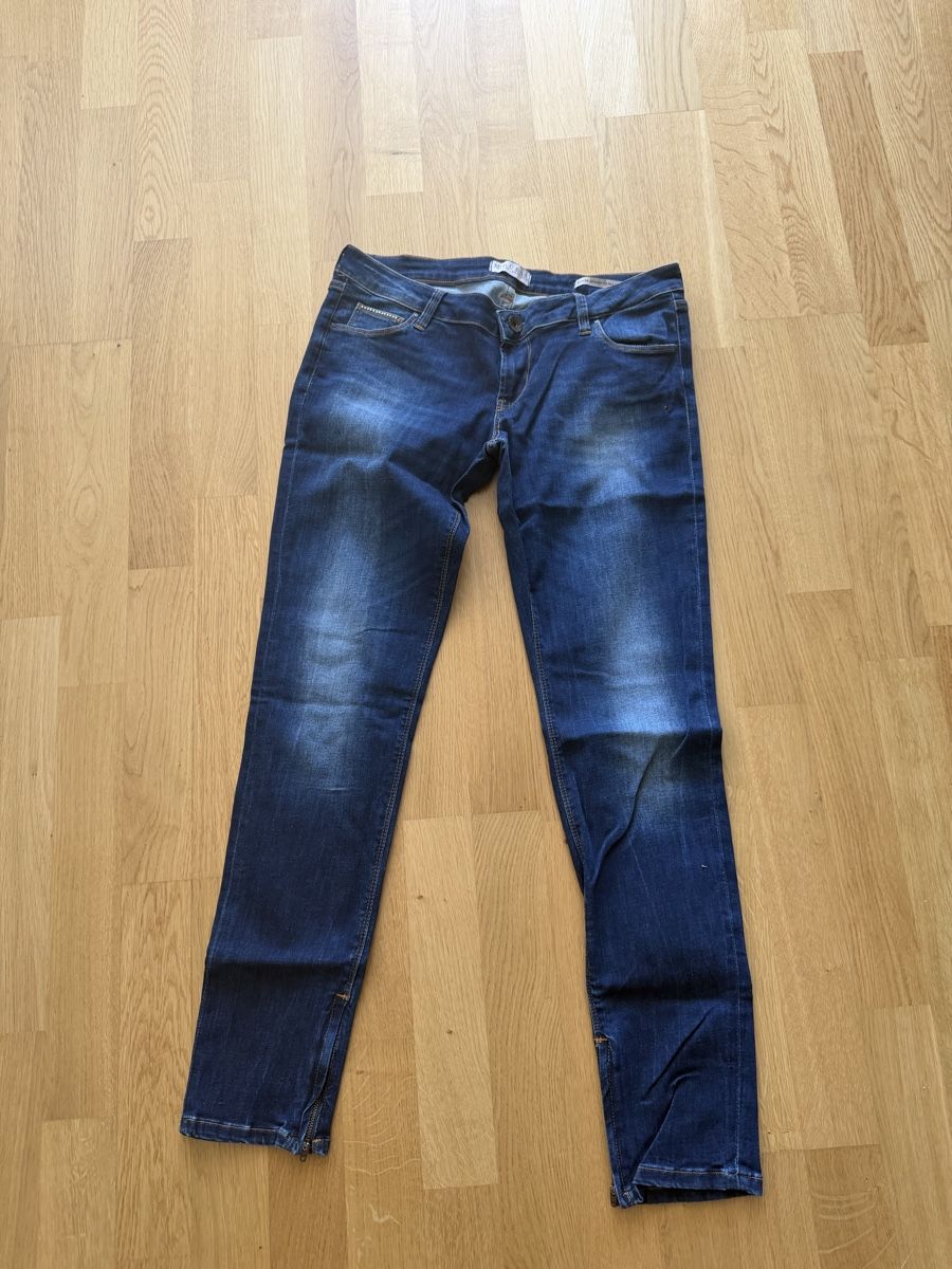 Guess Hosen: Guess Damen hose – Gebraucht aus Rümlang von Ze933