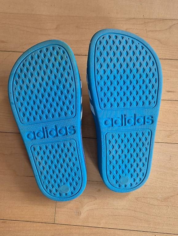 Schuhe für Jungen: Adidas Adiletten Gr. 28 – Gebraucht aus Frauenfeld von filipak 2