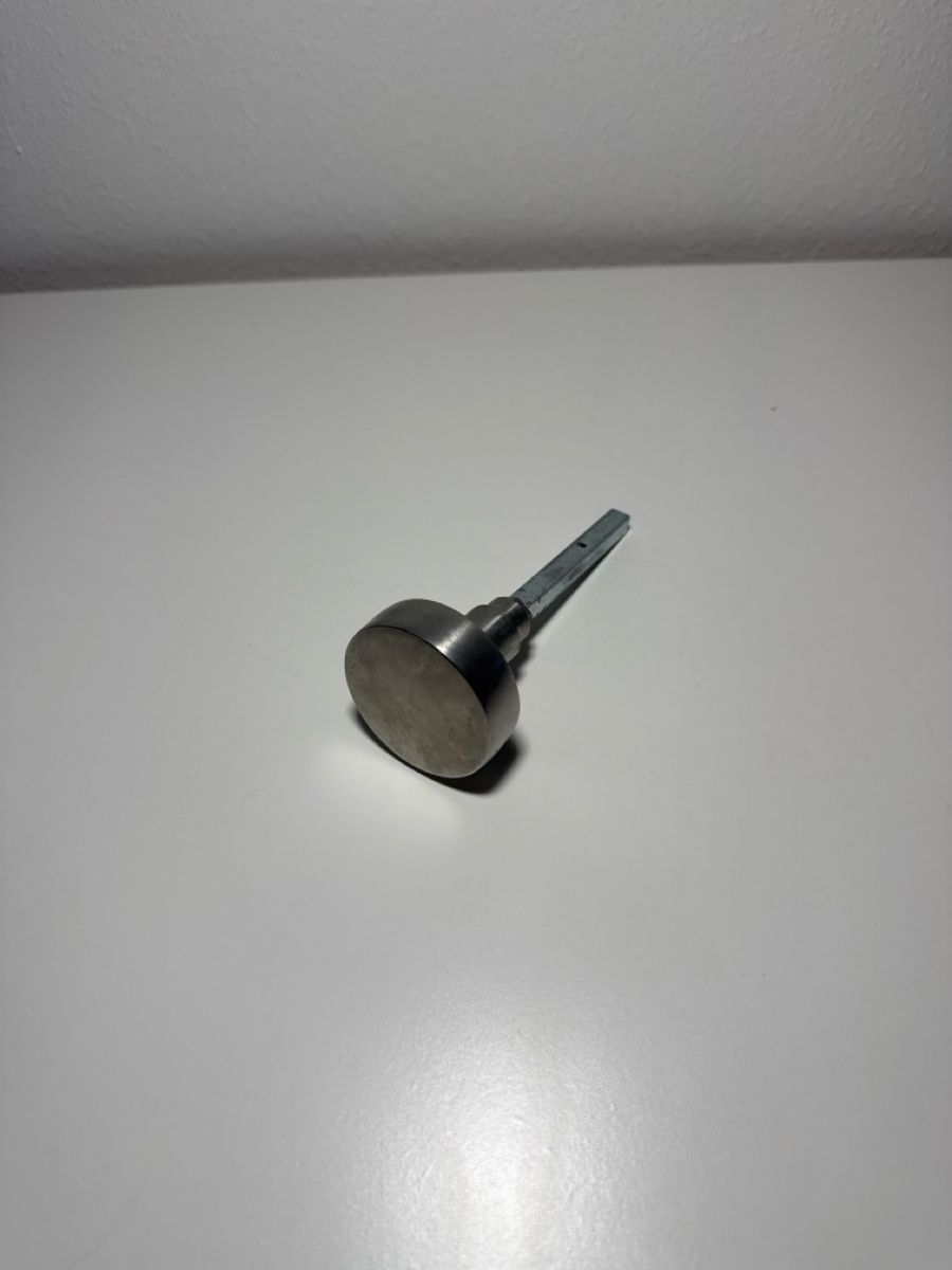 Quincaillerie: Metallgriff mit Vierkantstift rund gebraucht – D'occasion à Steffisburg par mar_cf2f