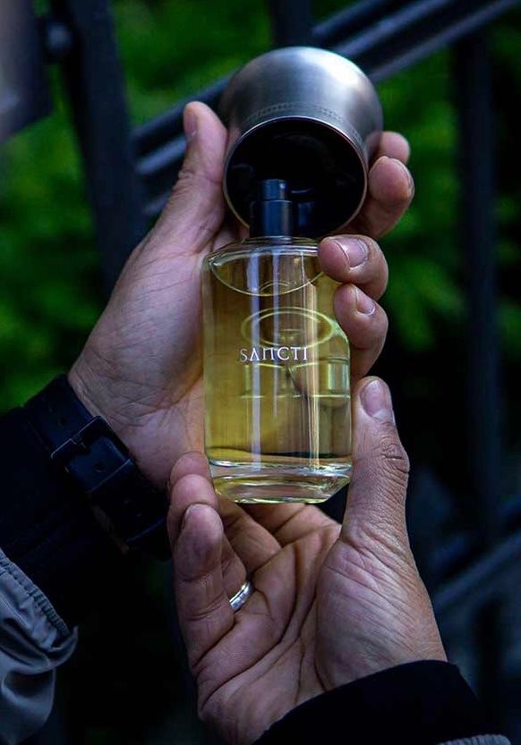 Profumi & Eau de Toilette: LES EAUX DELÀ SANCTI 12 ml sample – Nuovo (secondo la descrizione) da Chêne-Bougeries venduto da Seetooyoo 2