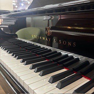 Steinway Musikinstrumente: Steinway&Sons - S-155 schwarz poliert Occ. – Gebraucht aus Ittigen von KrompholzMusik 1