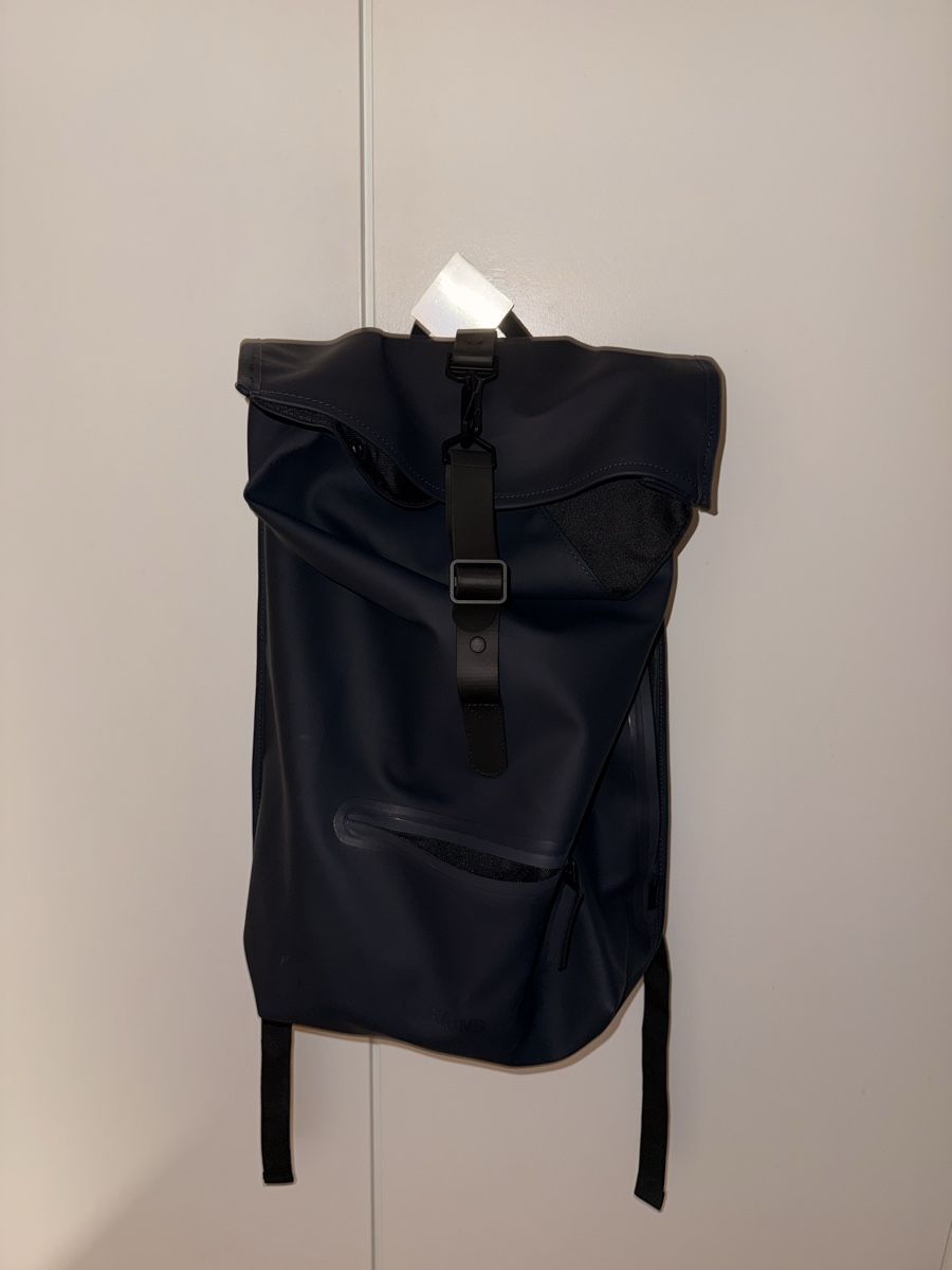 Rains Sacs à dos: Rains Backpack dunkelblau neuwertig – Neuf (Voir description) à Richterswil par Isabell95 2