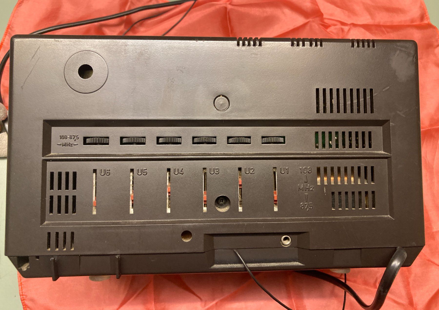 Grundig Radio: Grundig Radiowecker Sono Clock 800 – Usato da Bonstetten venduto da Fiora7 2