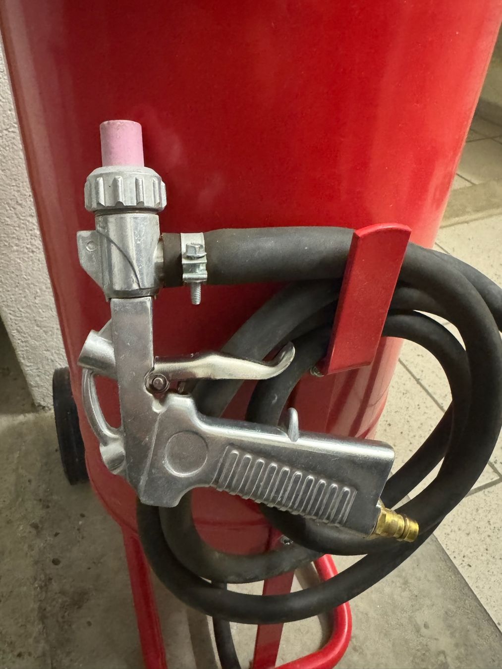 Metabo Compresseurs: Metabo Kompressor mit Sandstrahler unFarbspritzpistole – Neuf (Voir description) à Zürich par HallohierEva 7