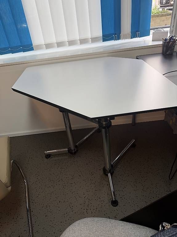 Tables: USM Tische – D'occasion à Oetwil a.d.L. par B.A.11