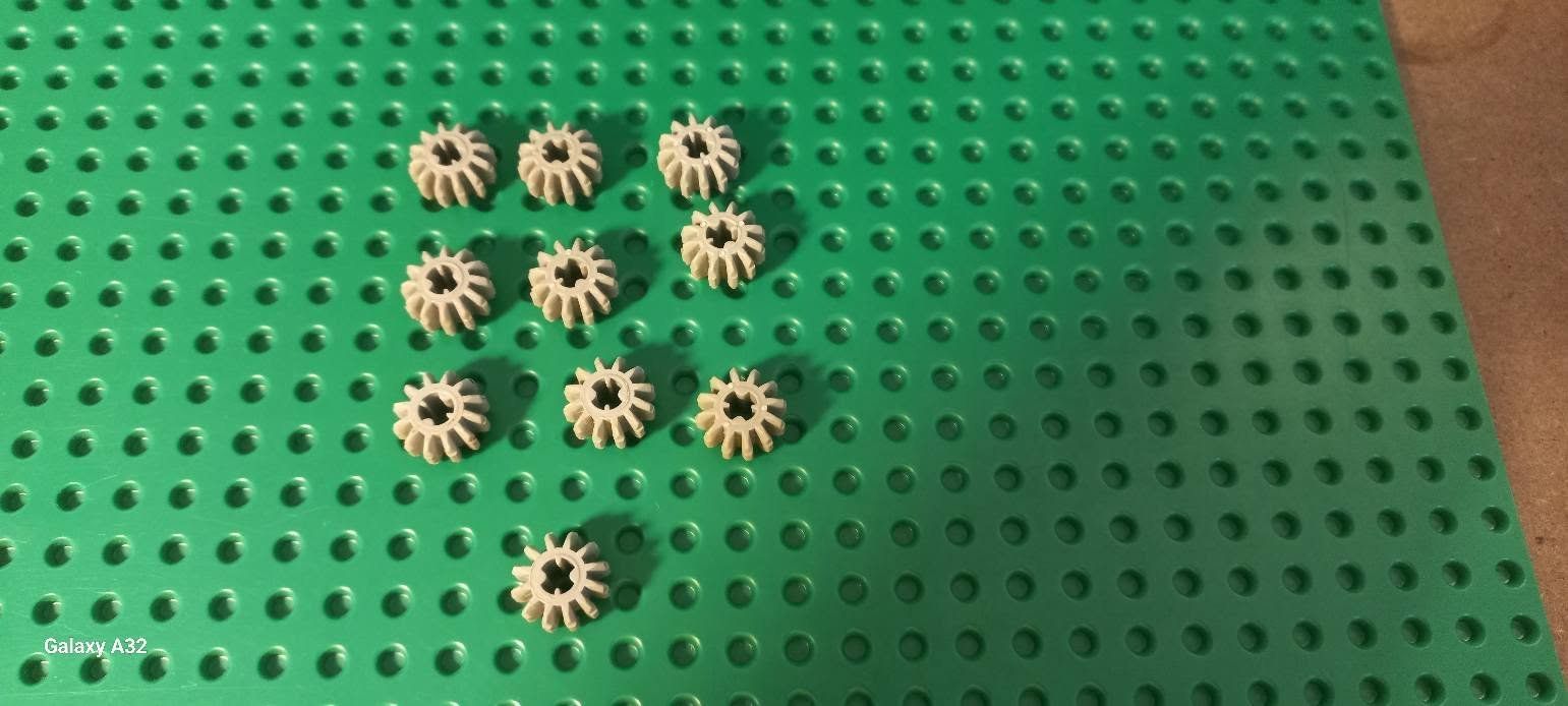 Lego Spielzeuge: Lot de 10 pièces Lego Technic – Gebraucht aus La Tour de Trême von Startjouet