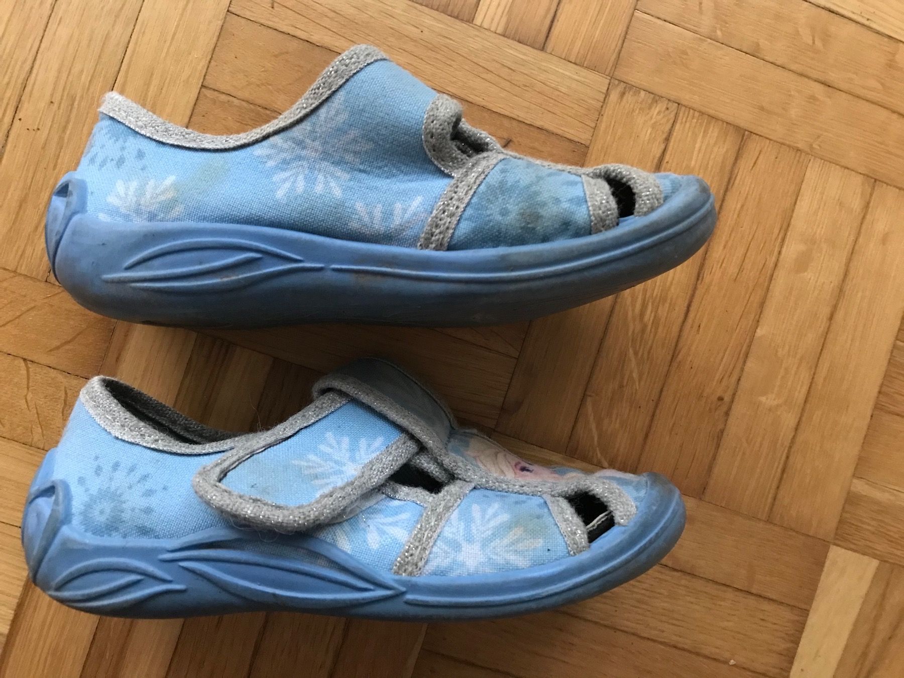 Scarpe per ragazze: Finken mit Frozen Elsa Grösse 26 hellblau – Usato da Emmenbrücke venduto da Hathor123 7