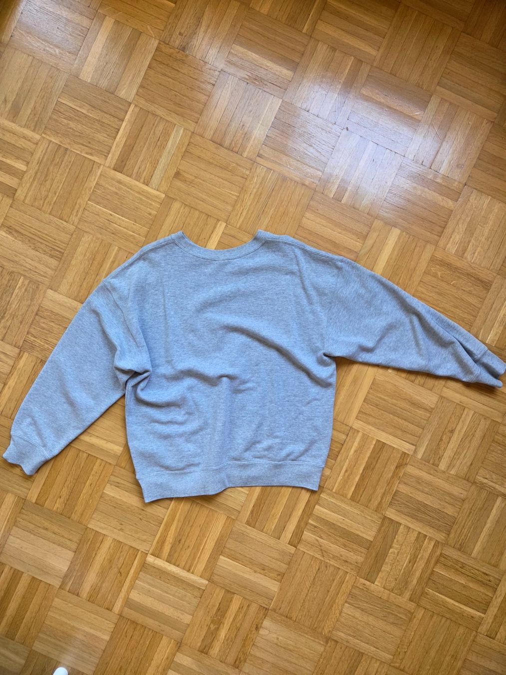 Uniqlo Pullover & Sweatshirts: Pull à col rond gris clair – Gebraucht aus Grand-Lancy von jess.gms 1