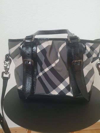 Burberry Handtasche mit Schulterriemen