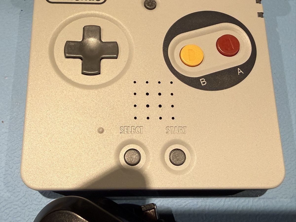 Nintendo Konsolen: Gameboy Advance Sp mit Flashcard und Pokemon Gelb – Gebraucht aus Dierikon von E28_Freak 2