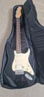 Gitarre & Gitarrentasche + Miniverstärker