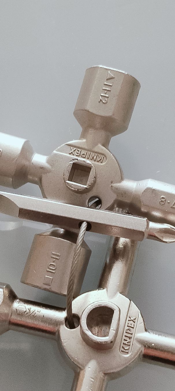 Knipex Alle Werkzeuge: Knipex Twint Key Multifunktionschlüssel für Schließsysteme  – Neu und originalverpackt aus Biel/Bienne von Vintage-timearts 3