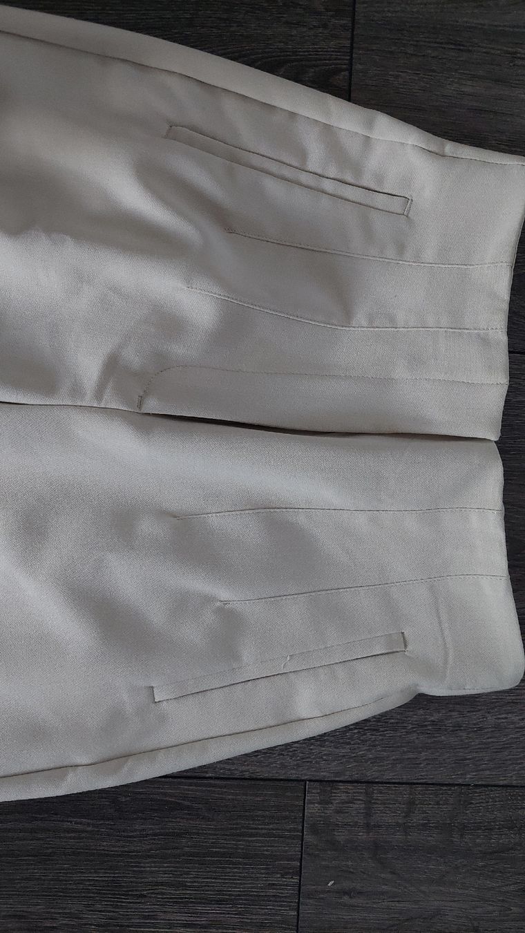 Zara Pantaloni: Elegante Stoffhose in Creme - Grösse 34 – Usato da Gwatt (Thun) venduto da Letzte-Chance-II 2