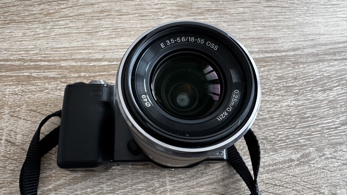 Sony Fotocamera: Sony Alpha NEX-5  Systemkamera mit 18-55mm Objektiv – Usato da Münsingen venduto da Marosch1 4