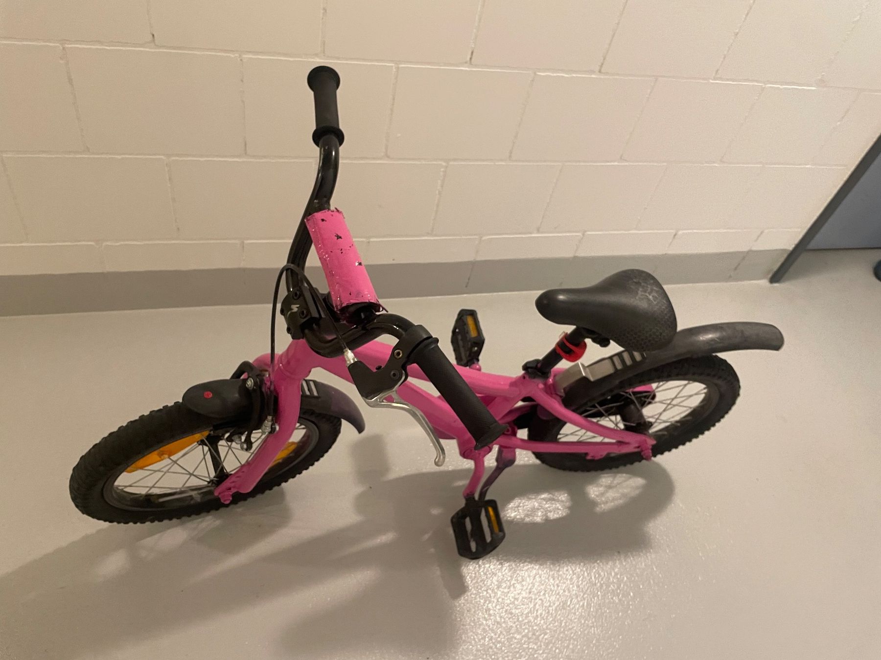 Véhicules pour enfants: Gebrauchtes Kinderfahrrad rosa – D'occasion à Seengen par arcobalenos