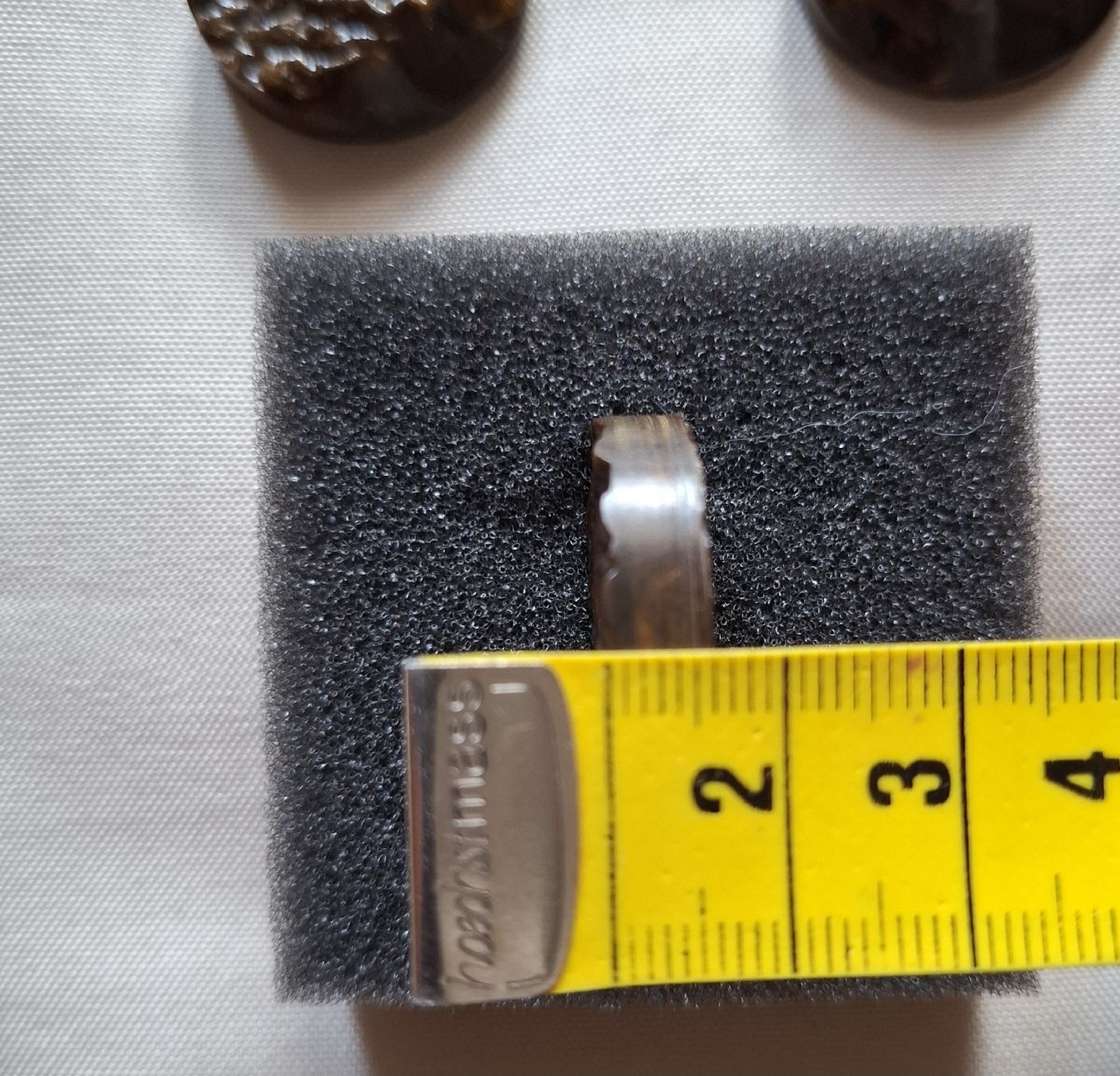Bottoni: 5 Stück Knöpfe, Holzoptik, 28 mm. – Usato da Dietikon venduto da Hirschkopf 5
