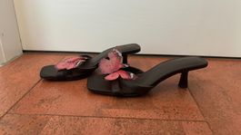 Bershka Sandalen mit Schmetterling, Braun, Grösse 35