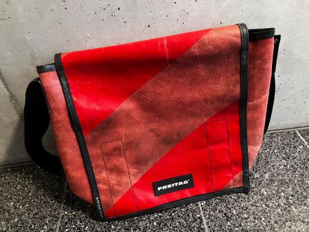 grosse Freitag Tasche Original, rot, gebraucht ca 43 x 35 cm