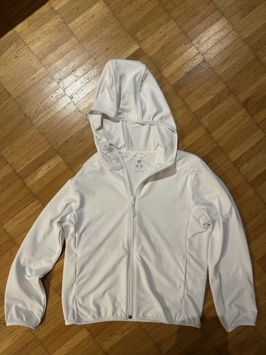 Uniqlo Jacken: Uniqlo Kinder Jäckchen 124-135cm – Neu (gemäss Beschreibung) aus Wettingen von chatzegras