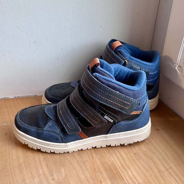 Schuhe für Jungen: Herbstschuhe Grösse 35 – Gebraucht aus Malans GR von aicul31