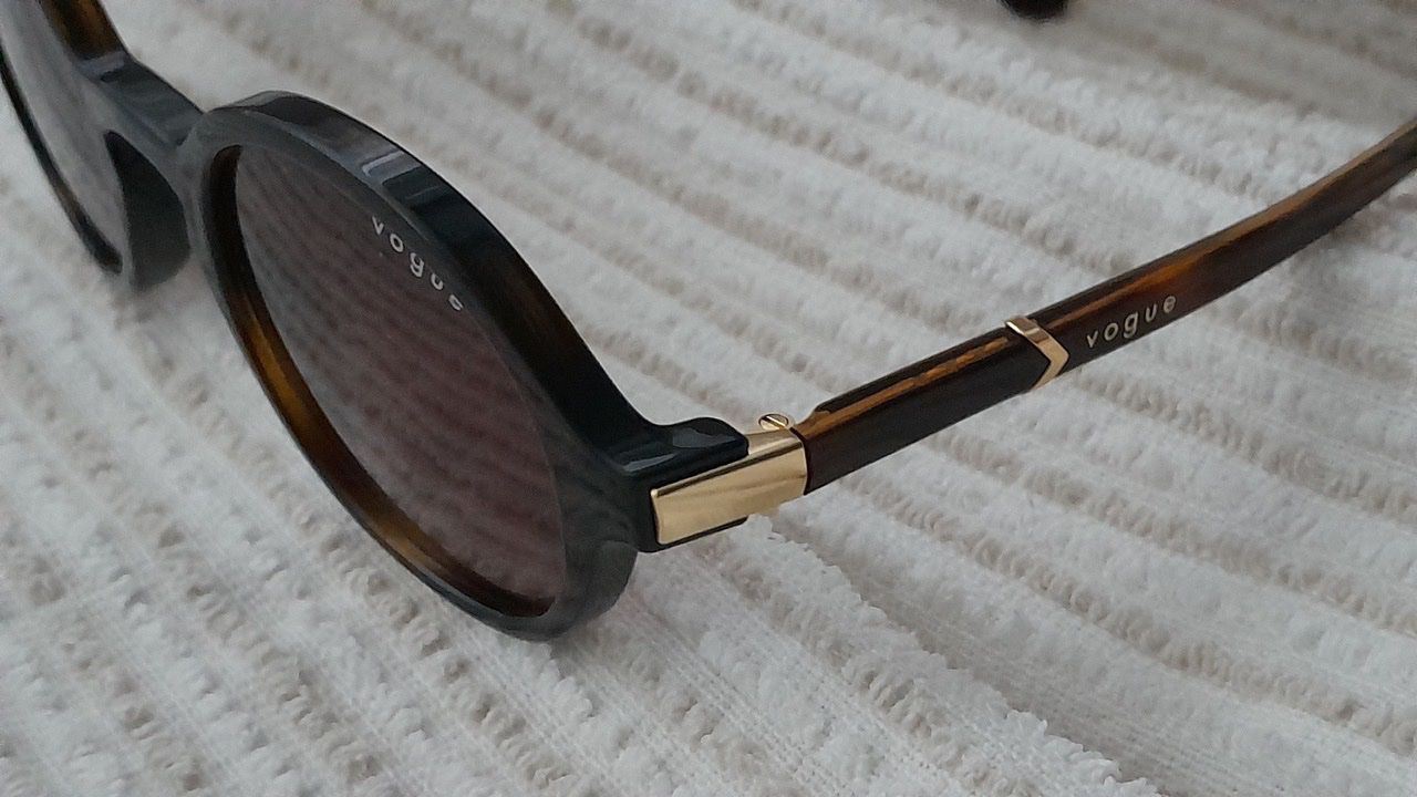 Vogue Lunettes & Verres: Vogue occhiali da sole – D'occasion à Lugano par Fran015 5