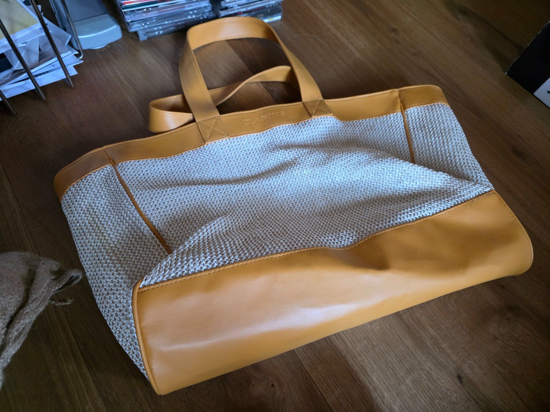 Taschen: Sommer Bade Tasche Clarins Strandtasche – Gebraucht aus Walterswil BE von Lonitti 4