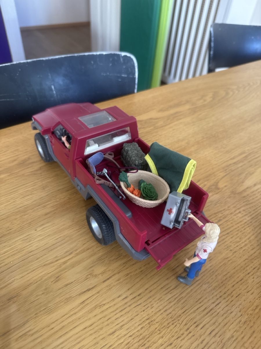 Schleich Giocattoli: Schleich Pferdeanhänger mit Auto und Figuren – Usato da Zuerich venduto da Rufab 3