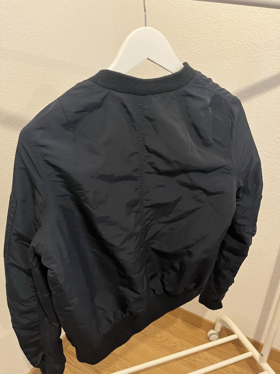 Stradivarius Jacken: Stradivarius bomber jacket, size EU-S. – Gebraucht aus Niederwangen BE von tan_xj9t 1