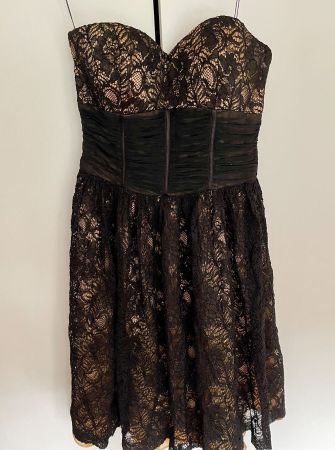 Robe cocktail en dentelle et soie Aidan Mattox