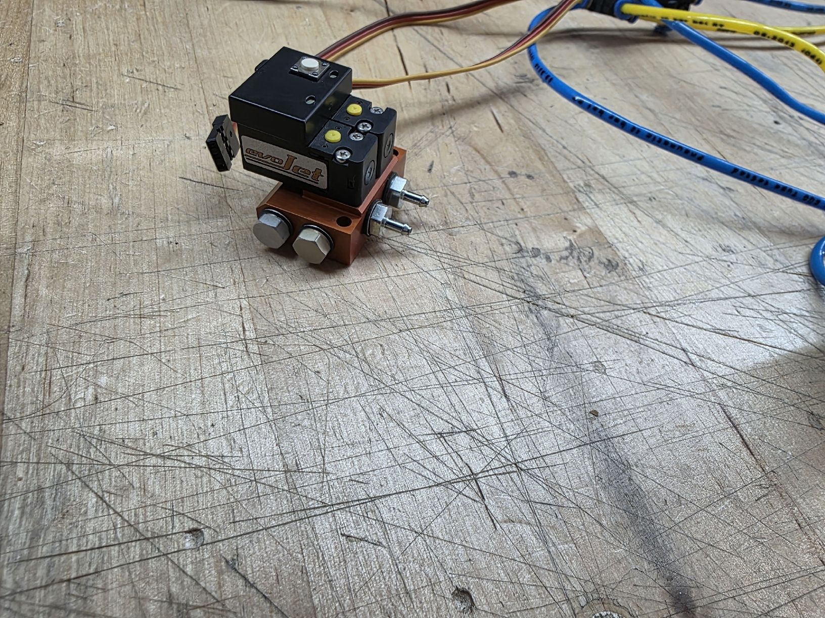 Modellismo RC: Behotec C40 Pneumatisches Einziehfahrwerk – Usato da Rüti ZH venduto da Madeira14 2