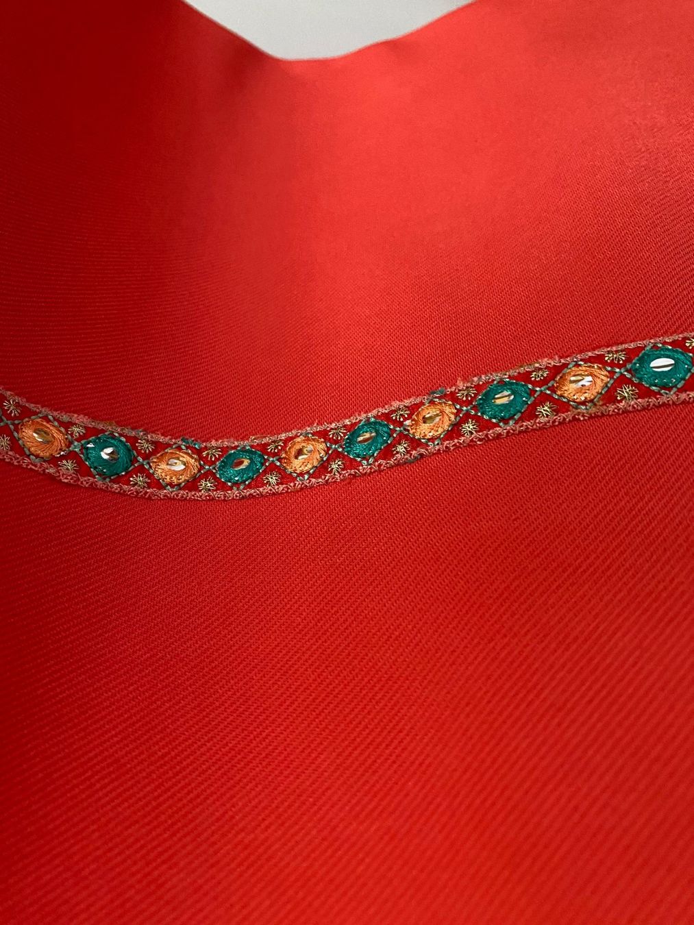 Top: Retro TOP Handmade in Spanien alt – Usato da Luzern venduto da Turmliebe 3