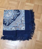 Elegantes blaues Tuch mit Fransen