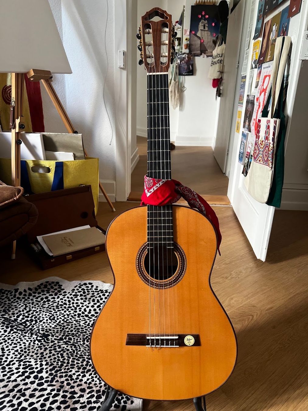 Höfner Musikinstrumente: Handgemachte Konzertgitarre - Karl Höfner HM85 – Neu (gemäss Beschreibung) aus Zürich von elisa.gotte