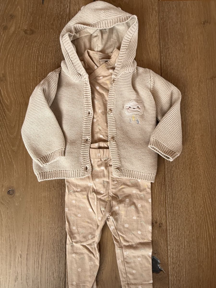 Lotti & Set di vestiti: Set Regenbogen Grösse 68 – Usato da Pragg-Jenaz venduto da gobrist