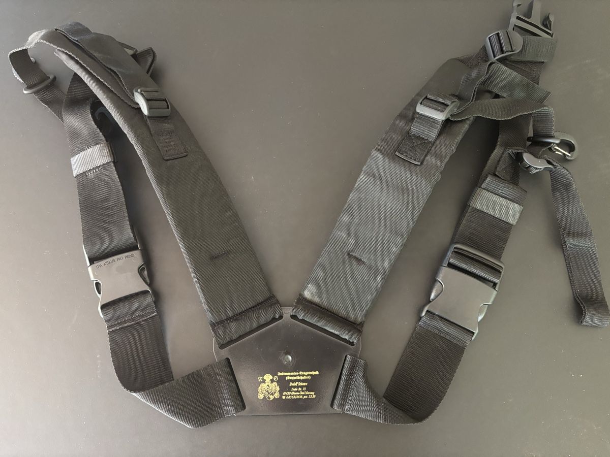 Strumenti musicali: Traggurt/Tragsystem Tuba – Usato da Zürich venduto da chibaer 1