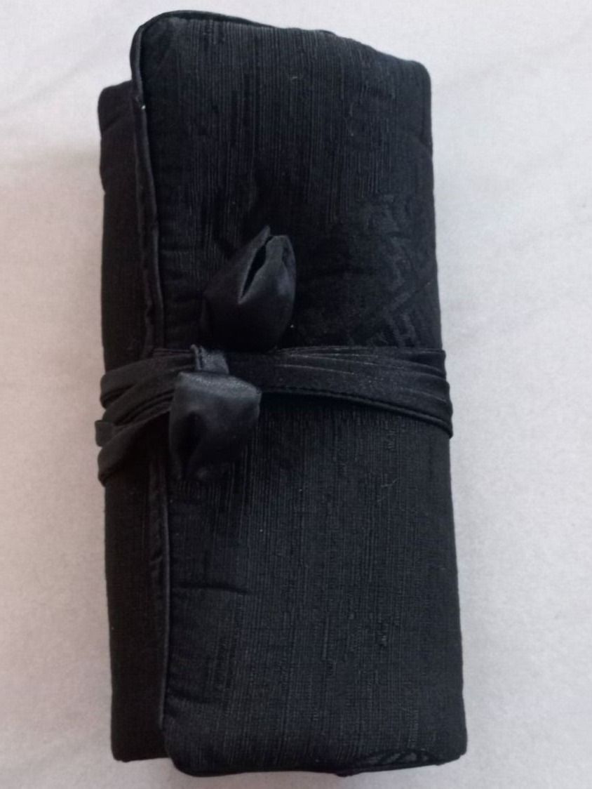 Borse: Schmuck Seiden Rollen Tasche, schwarz – Nuovo e nell'imballaggio originale da Winistorf venduto da acreativ2