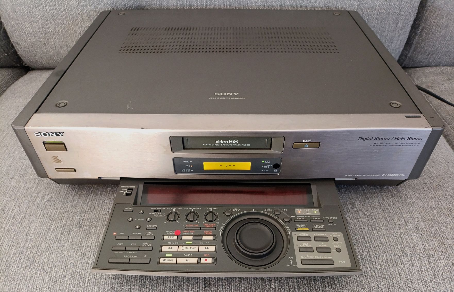 Sony Multimediaplayer & Streamer: Sony Hi8 Player EV-S9000E VC, defekt – Defekt aus Wil SG von  6