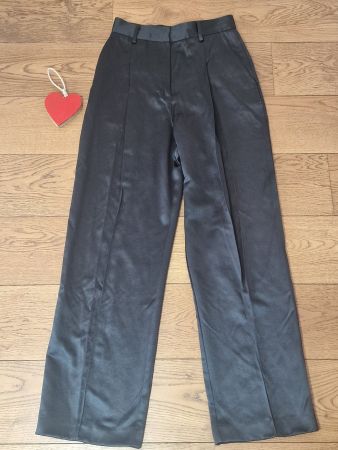 Hosen H&M schwarz Grösse 36 neu mit Etikett