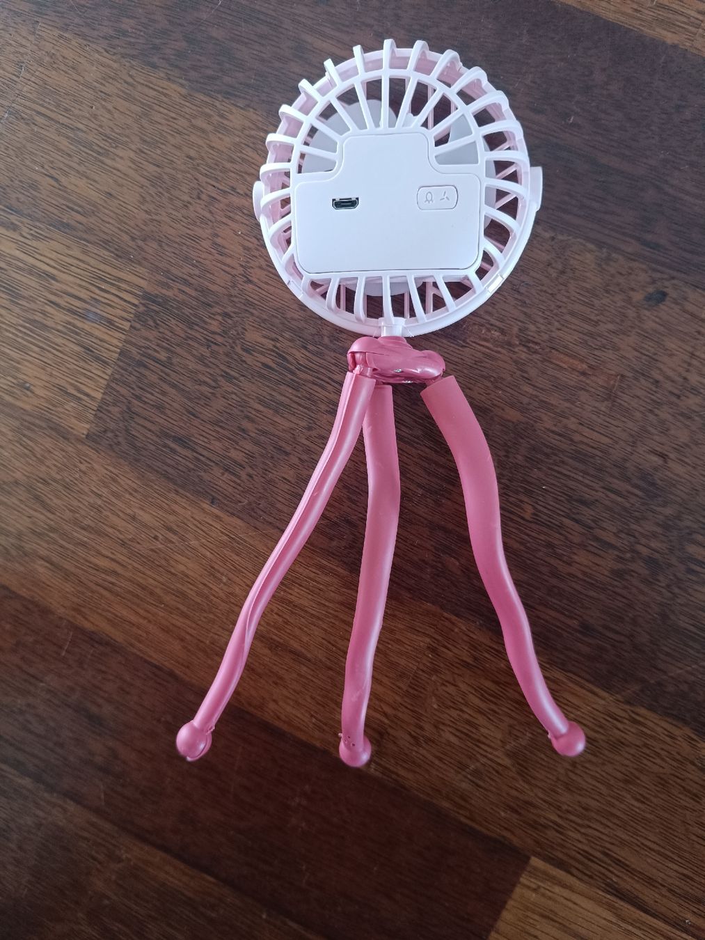 Ventilatoren: Mini Ventilator pink mit Stativ - Neu – Neu und originalverpackt aus Wallisellen von carla2309 1