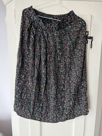 Damen Rock schwarz mit Blumenmuster gebraucht