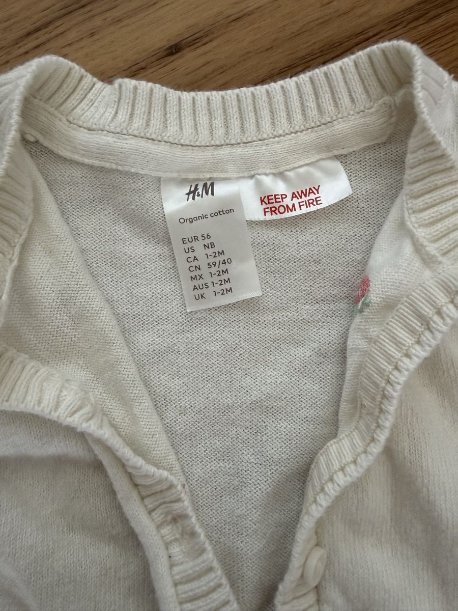 H&M Pagliaccetti: H&M Baby Strampler Grösse 56 Erdbeere – Nuovo (secondo la descrizione) da Rickenbach SZ venduto da ste_nm7x 1