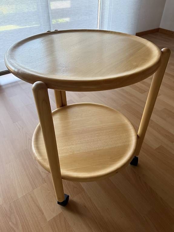 Tavoli: Beistelltisch rund, Holz massiv – Usato da Reinach BL venduto da Beutling 1