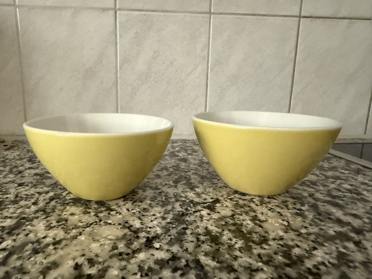 Rössler Coupes: 2 Rössler Schalen gelb – D'occasion à Zürich par Bio3